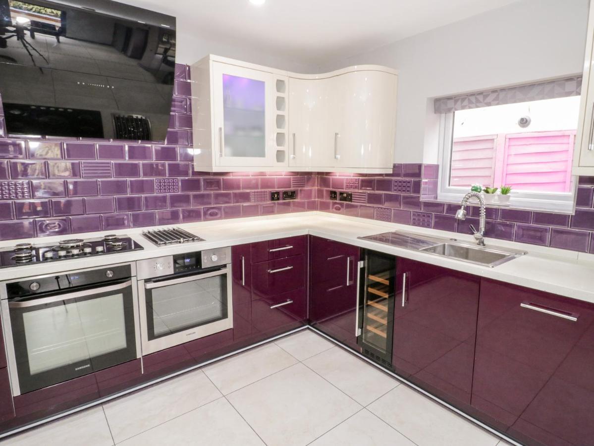 Glendalough Villa Colwyn Bay Bagian luar foto