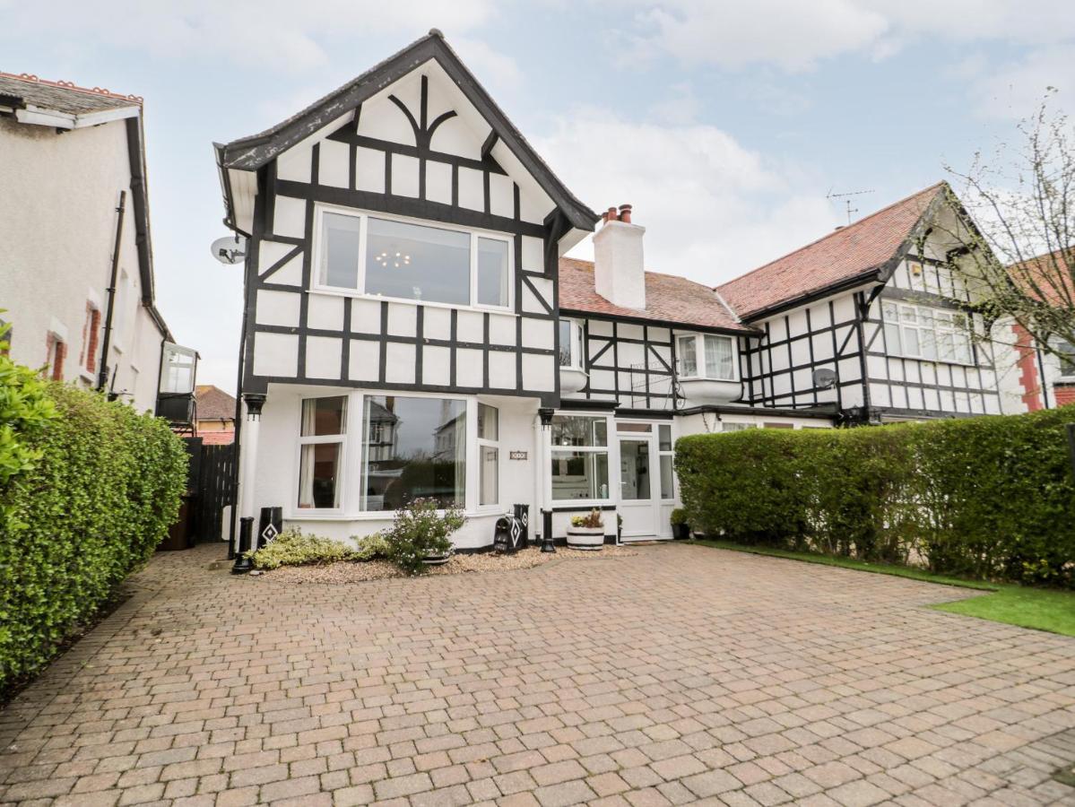 Glendalough Villa Colwyn Bay Bagian luar foto
